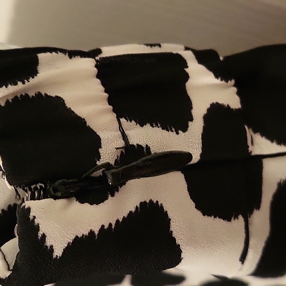 *NWT Inc. Emerald Asymmetrical Giraffe Print Mid Rise Lined Skirt. - Picture 4 of 11